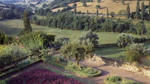 Le château médiéval et les jardins de Berzé-le-Châtel ©Jean-Baptise Leroux 